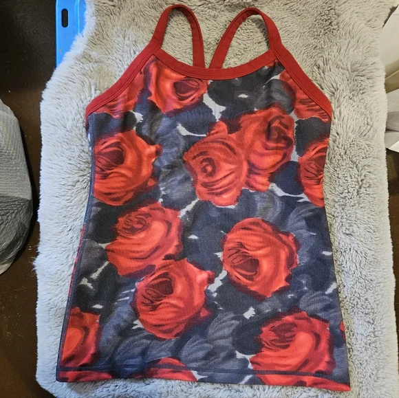 Lululemon Red Roses Tank Size 8 - Picture 1 of 3